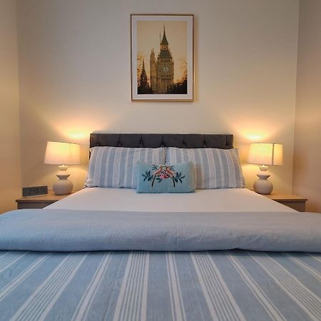 Cozy Bedroom In Lucan, Dublin Extérieur photo